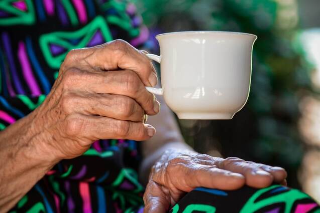 Bezsenność u osób starszych – jak pomóc seniorowi